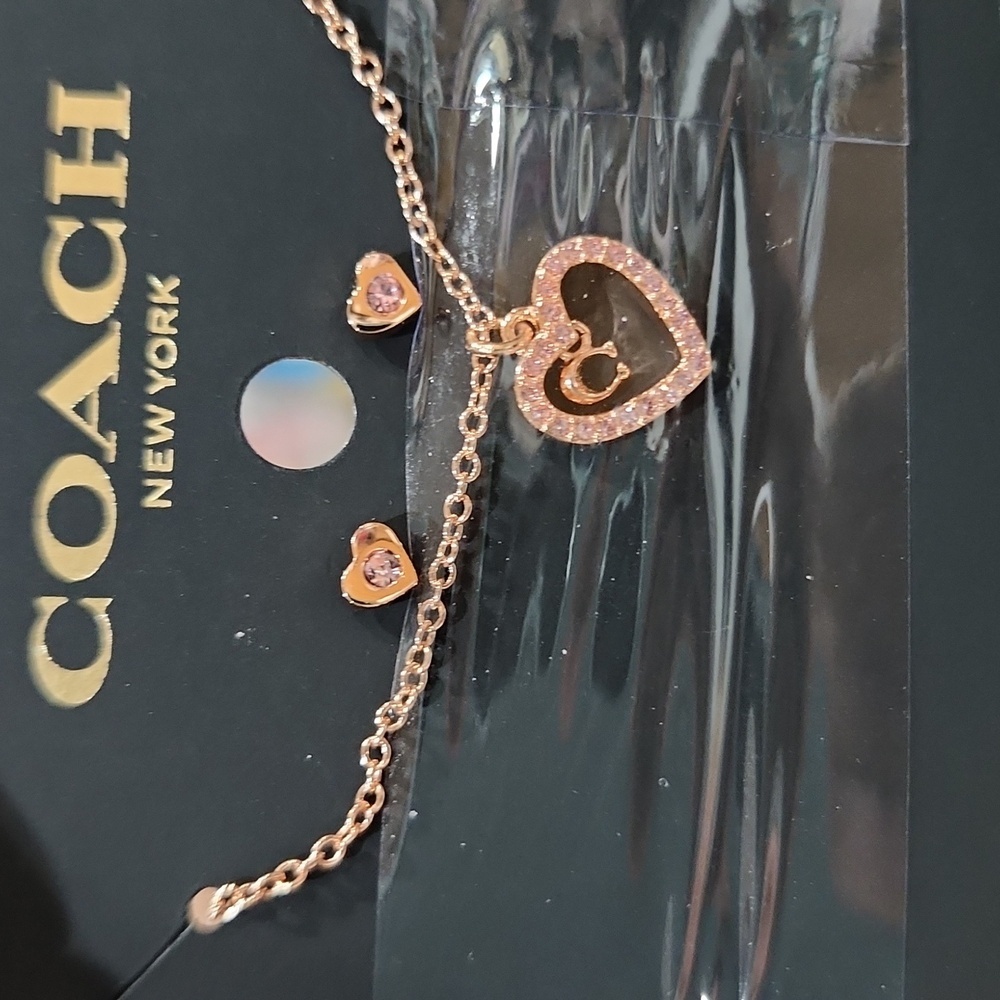 💕🔹️COACH 🔹️HEART NECKLACE AND STUD EARRINGS SET - Picture 4 of 5